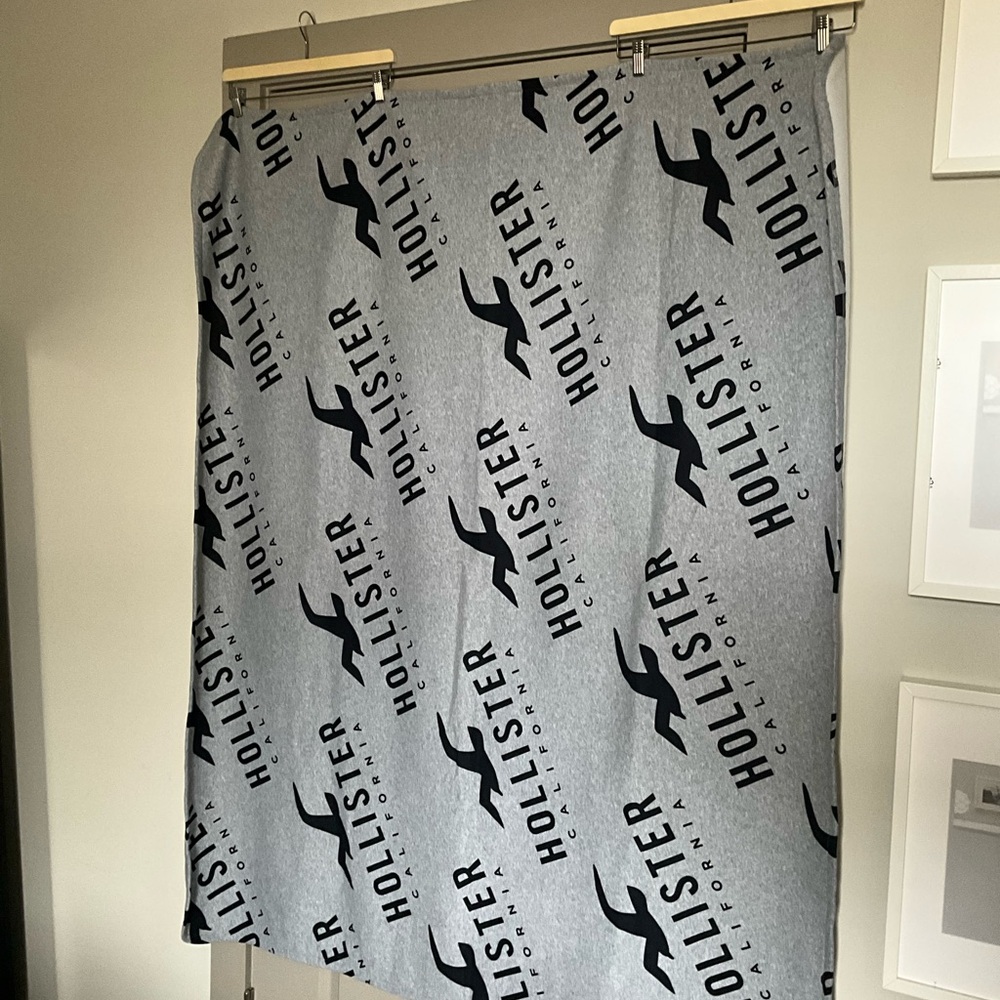 Hollister Throw Blanket 4’x5’ NEW limited release